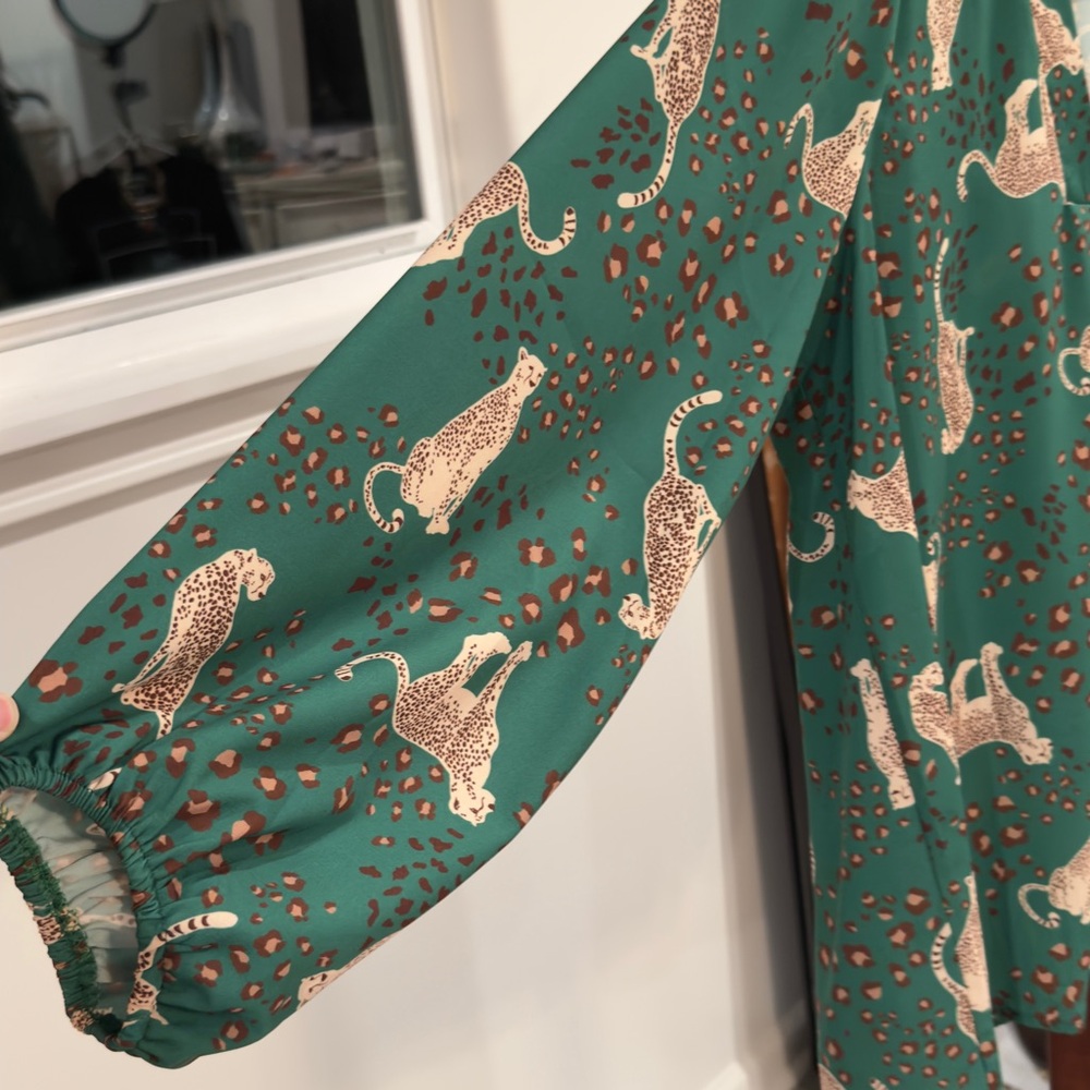Cotton Bleu Oversized Small Green Leopard Blouse Boutique Preppy Chic  Bougie - Picture 3 of 8